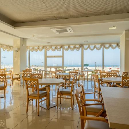 Hotel Astor Ріміні Екстер'єр фото