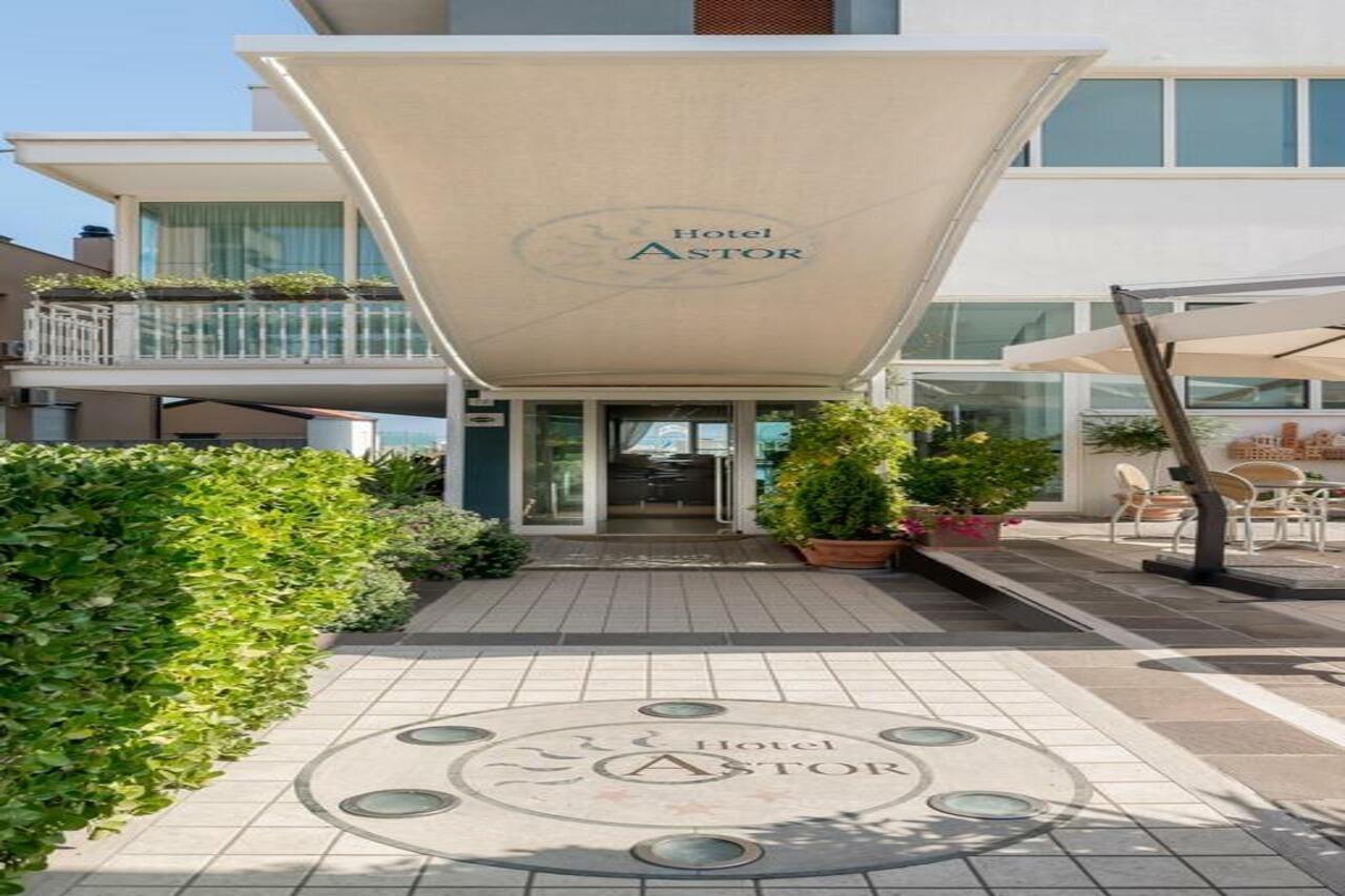 Hotel Astor Ріміні Екстер'єр фото