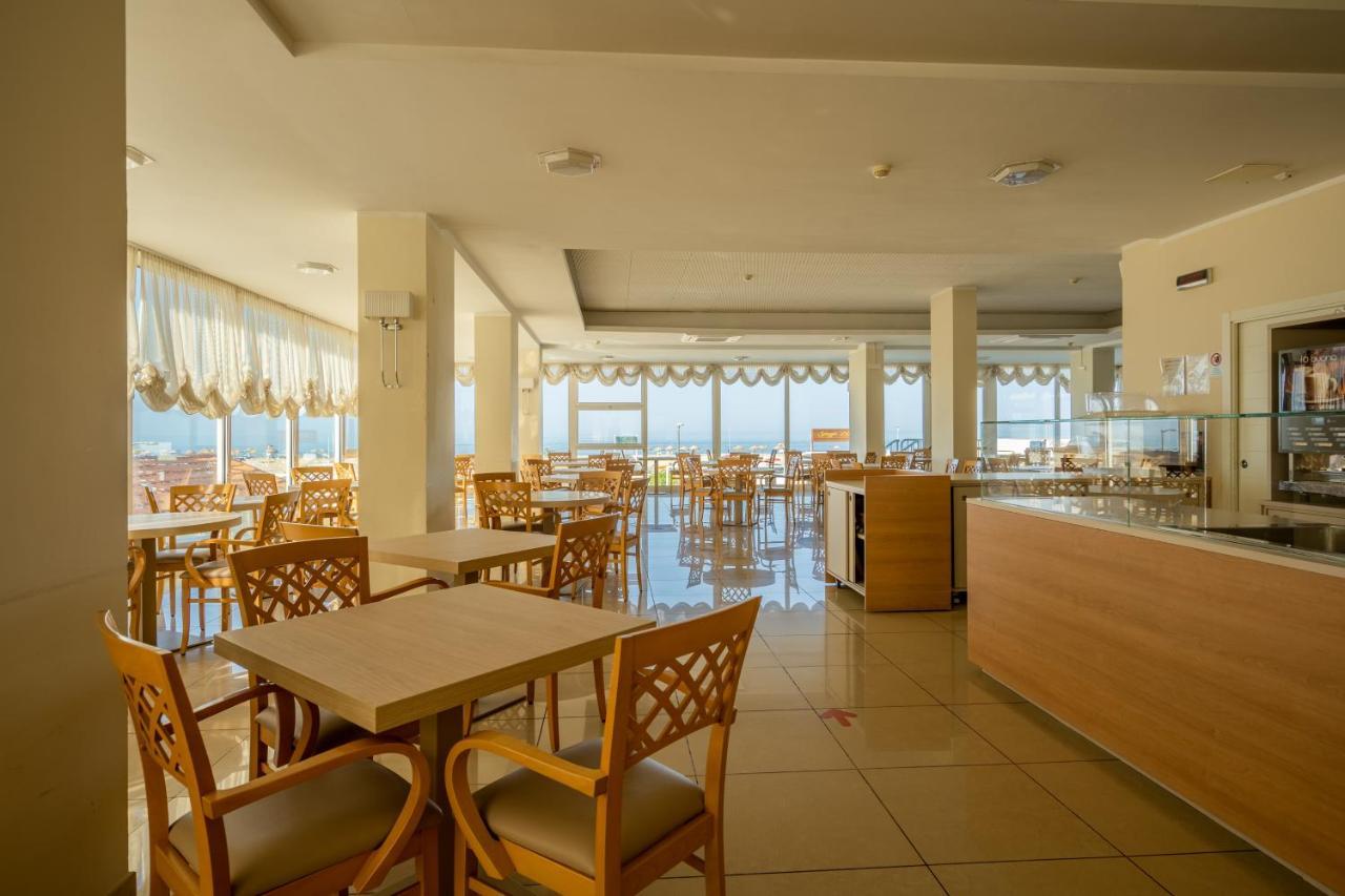 Hotel Astor Ріміні Екстер'єр фото