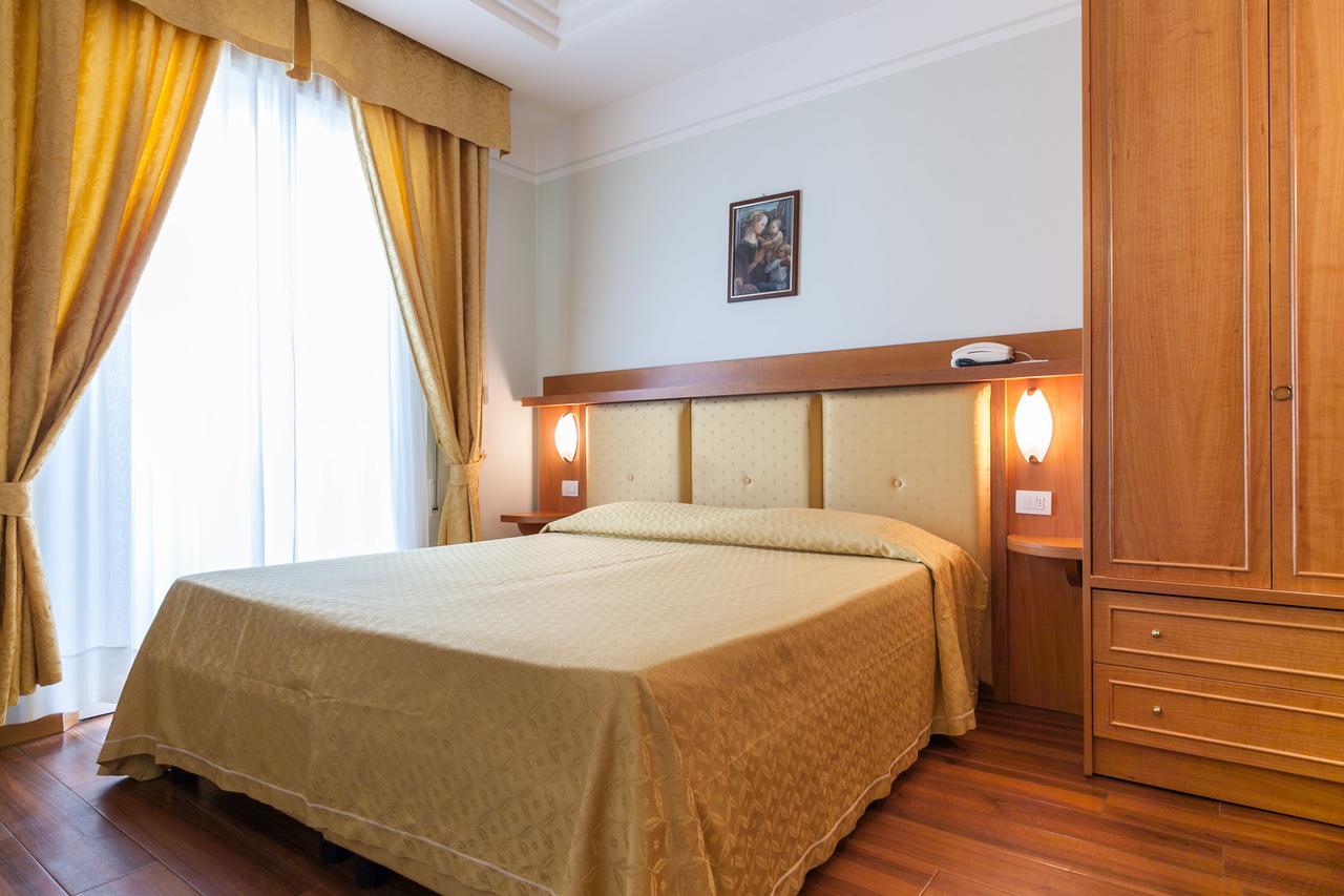 Hotel Astor Ріміні Екстер'єр фото
