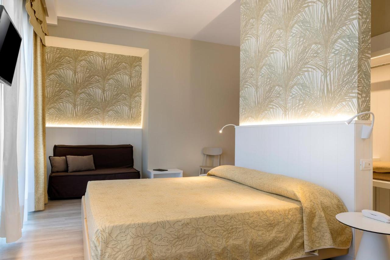 Hotel Astor Ріміні Екстер'єр фото