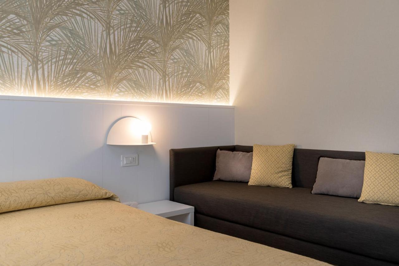 Hotel Astor Ріміні Екстер'єр фото