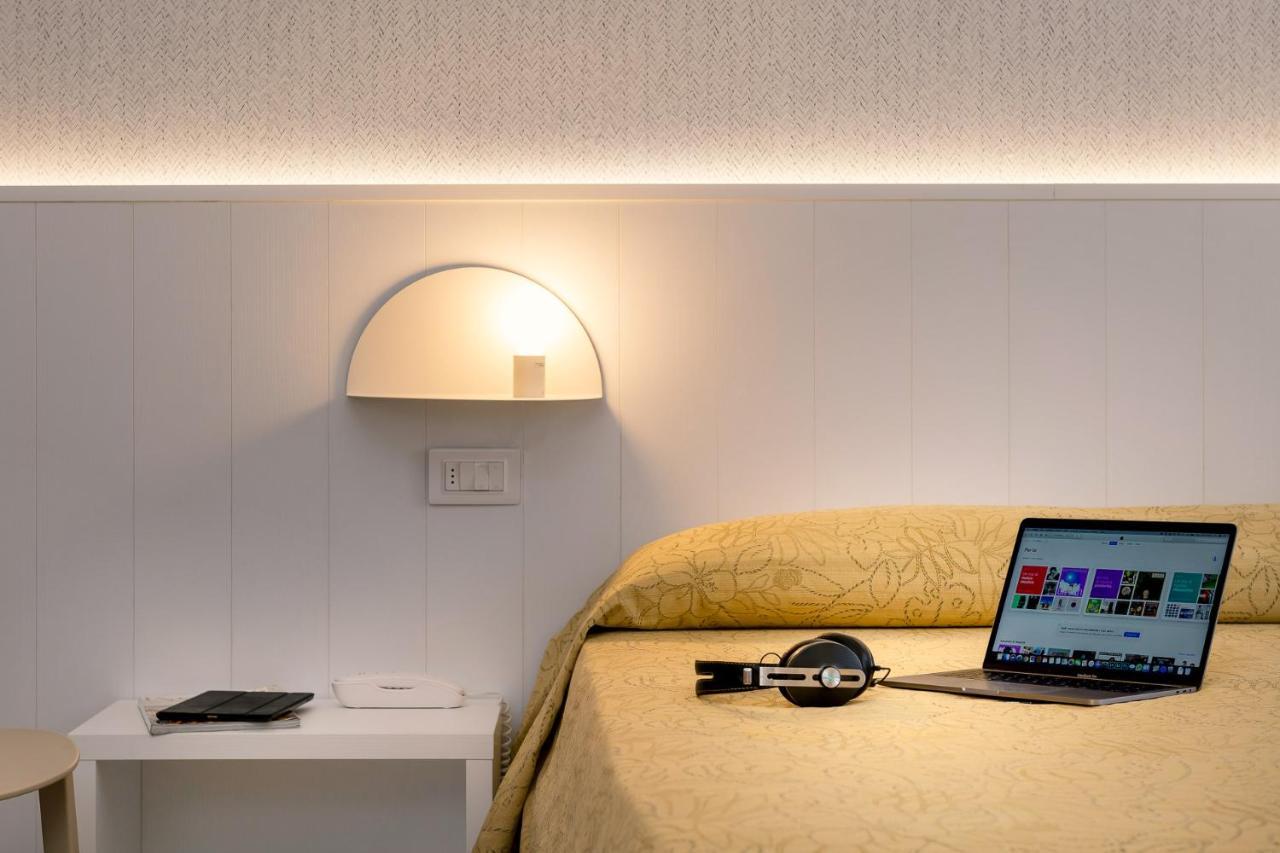 Hotel Astor Ріміні Екстер'єр фото